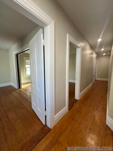 Building Photo - 49 Forbes St