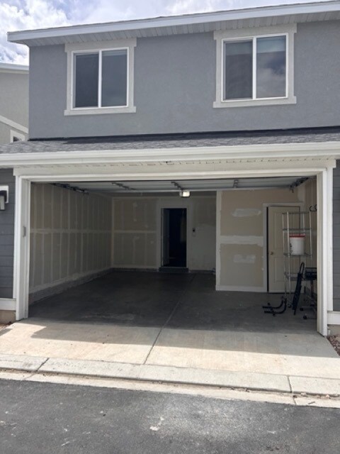 Garage - 492 N Trident Dr