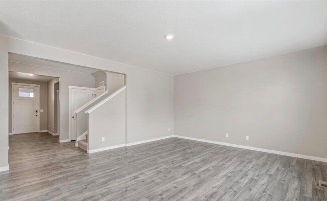 Building Photo - Newer 5-Bedroom Home Including All Applian...