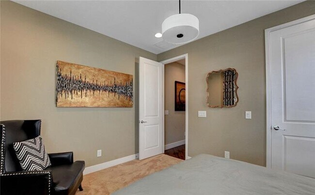 Building Photo - 443 Astillero St