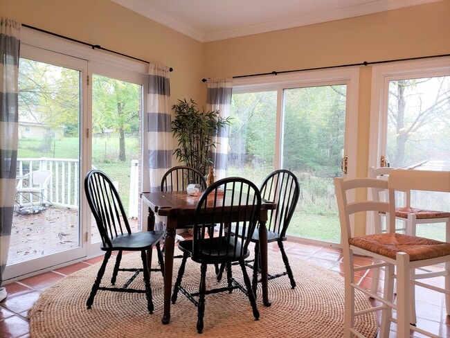 Building Photo - W280N1690 Golf View Dr