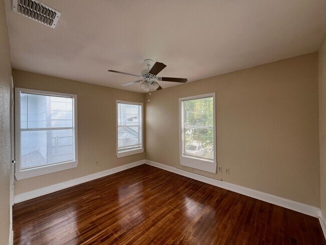 Building Photo - Ready for move in