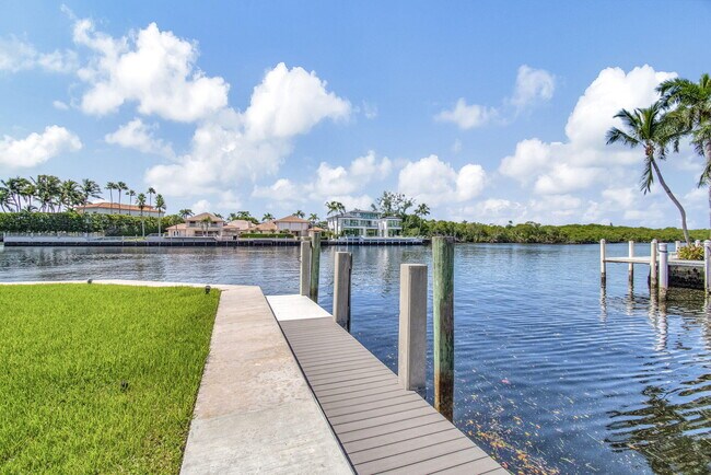 Building Photo - 4740 S Ocean Blvd