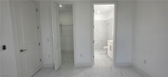 Building Photo - 925 Chenault St