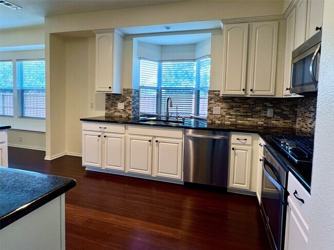 Building Photo - 9705 Hickory St