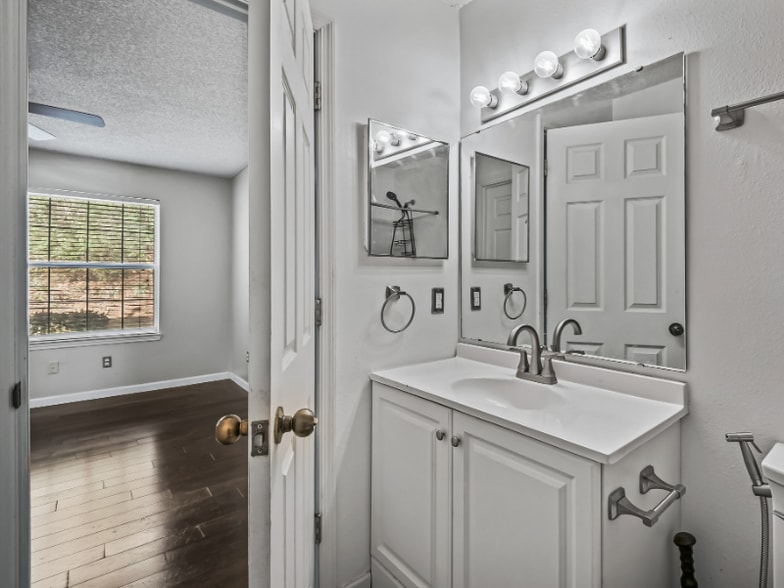 Building Photo - 3612 Cagney Dr