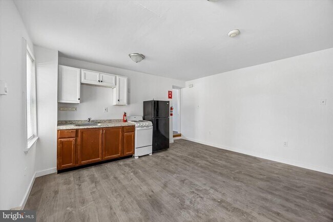 Building Photo - 523 Concord Ave