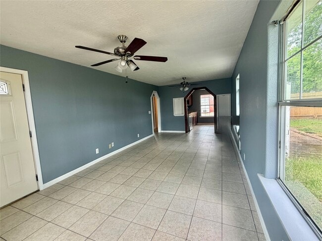 Building Photo - 1319 Bernard St