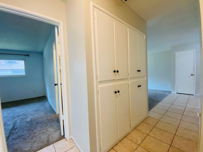 Building Photo - $2,100 Charming 3 Bedroom Home With 2 Livi...