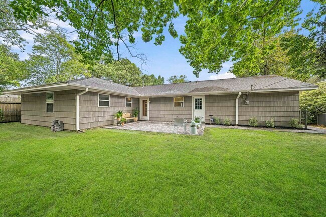 Building Photo - 4614 Hummingbird St