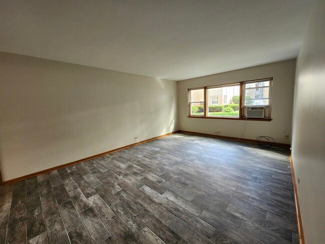 Building Photo - 6800 N Overhill Ave