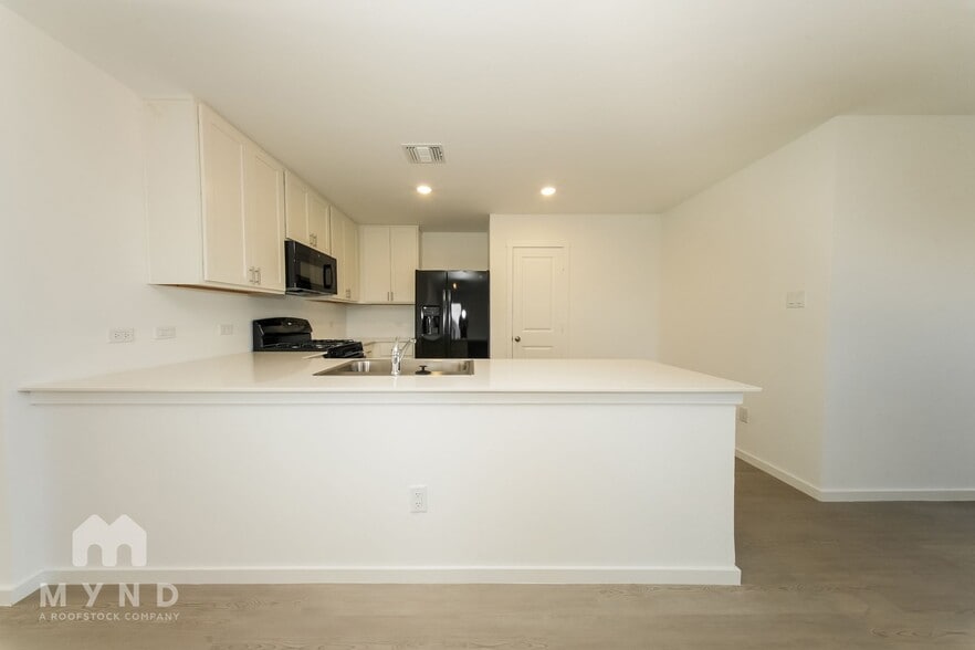 Building Photo - 3736 Los Cabos Dr