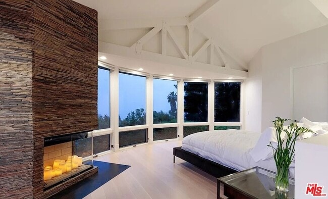 Building Photo - 2528 Westridge Rd