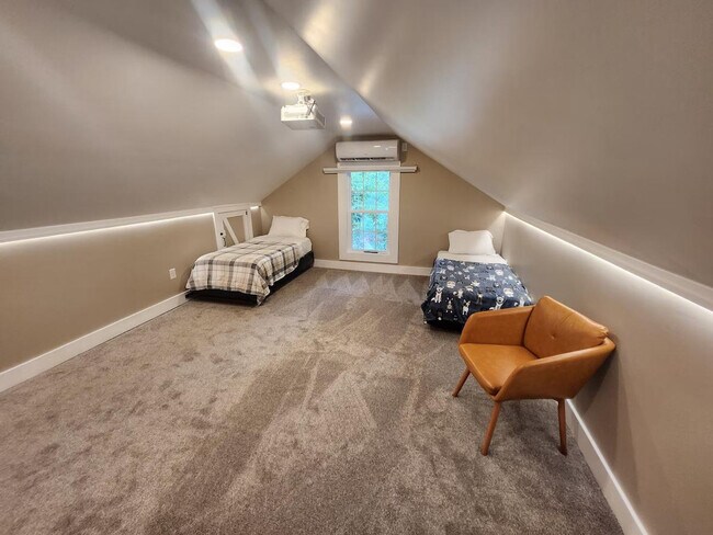 Building Photo - 203 Brockman Ave