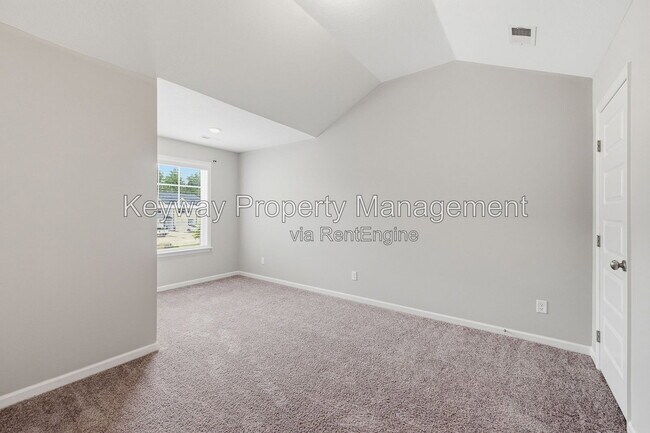 Building Photo - 228 Linsmore Ave