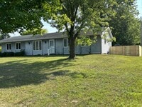 Building Photo - 3 bedroom, 1.5 bathroom Chelsea ranch - fr...