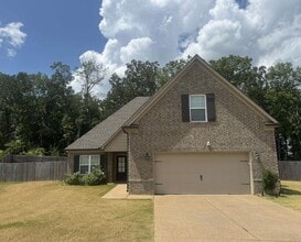 Building Photo - South Cherry Tree 513