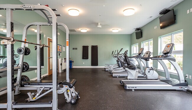 Building Photo - 2402 Clubhouse Ct