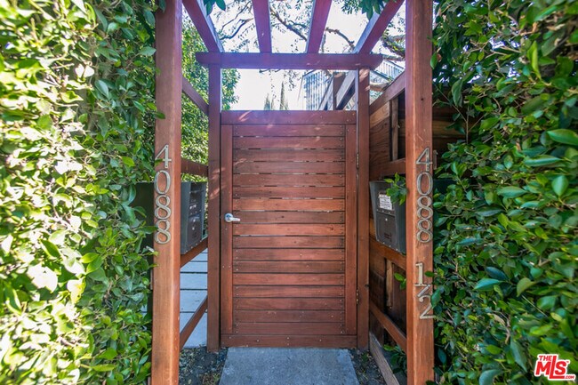 Building Photo - 4088 Redwood Ave