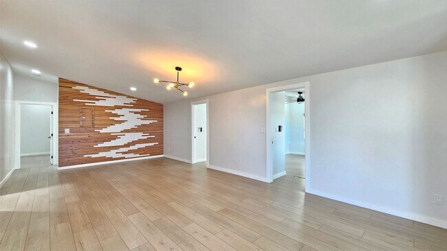 Building Photo - Waialae Nui Ridge - Renovated 4 bedroom, 3...