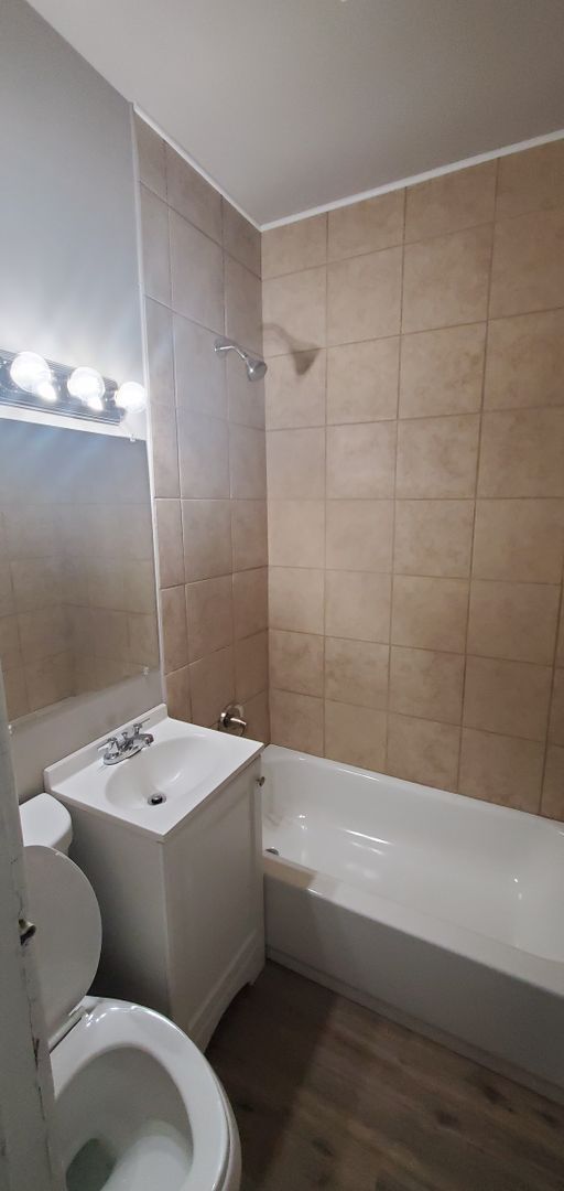 Building Photo - Newly Updated 2 Bedroom Home