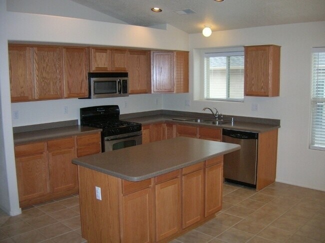 Building Photo - Beautiful 4 Bedroom Home in Rio Rancho