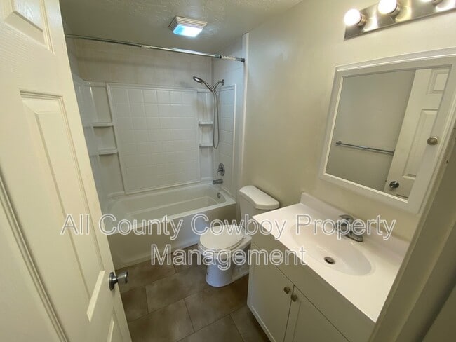 Building Photo - 704 Ferris Ct