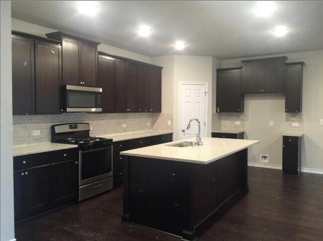 Building Photo - 7307 Albany Dr