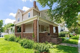 Building Photo - Close to Campus