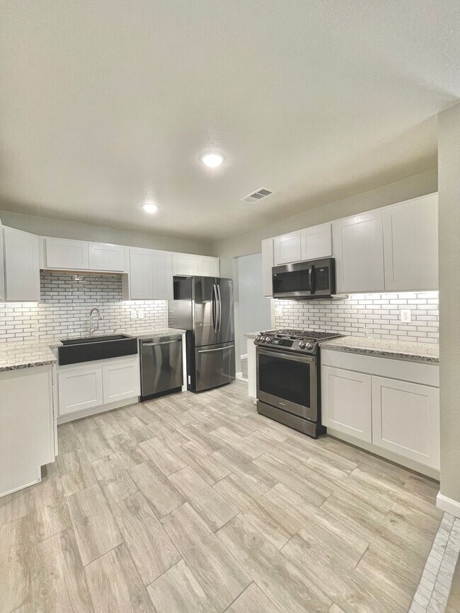Building Photo - Renovated in 2023, 3 Bedroom 2 Bath Home now available!