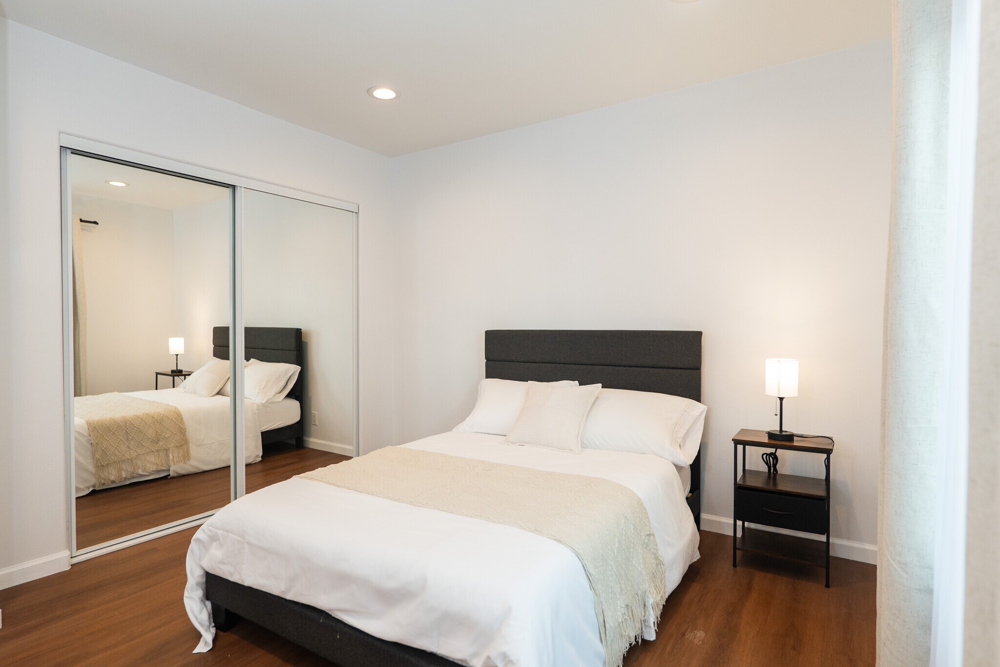 Building Photo - 940 S Bernal Ave