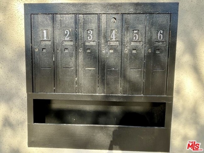 Building Photo - 829 Alpine St