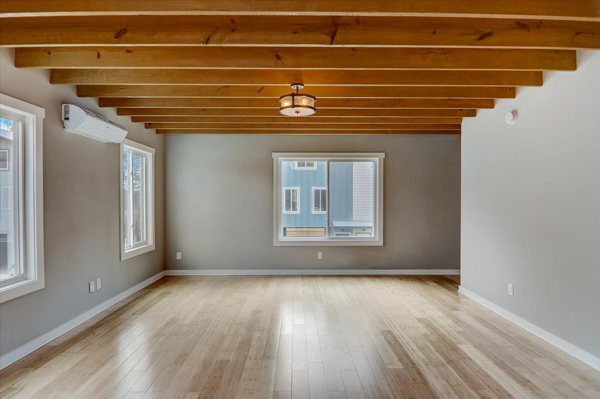 Living - 1 W Citra St