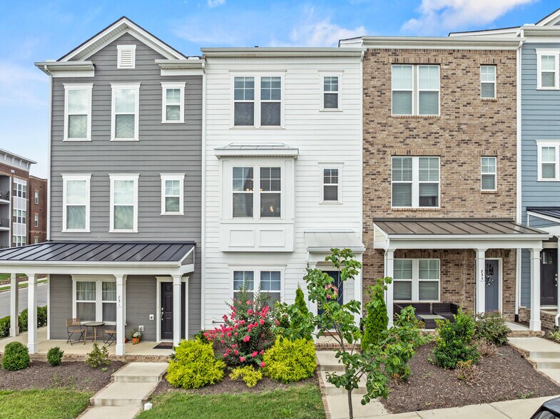Building Photo - 833 Westcott Ln