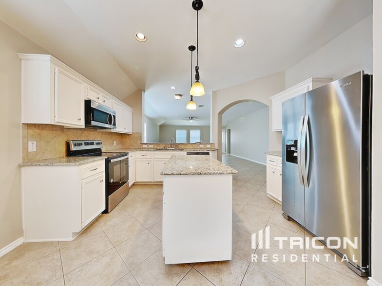 Building Photo - 12723 Whistling Springs Dr