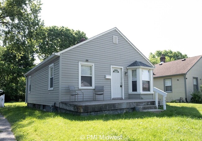 Primary Photo - "Charming 2-Bed Home with Gleaming Hardwoo...