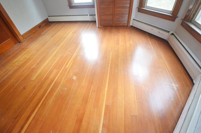 Building Photo - 38 Cascade St