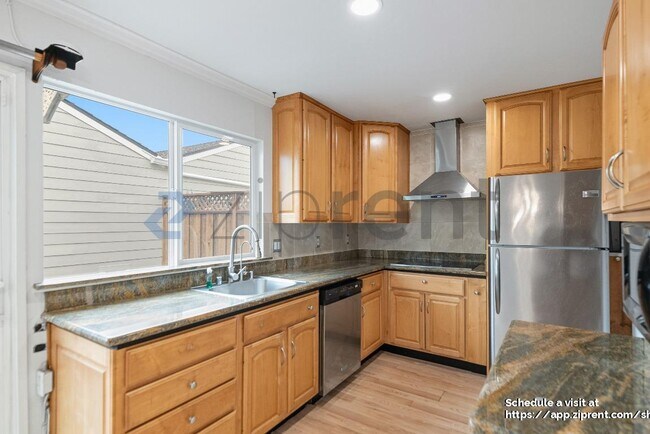 Building Photo - 843 Peary Ln