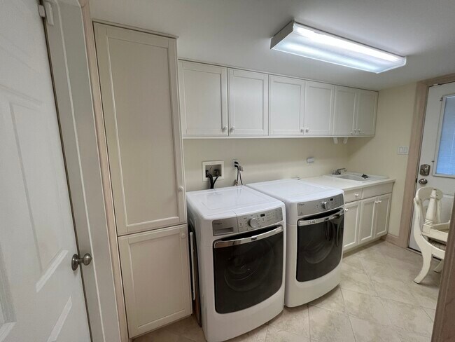 Building Photo - 921 Stenton Pl