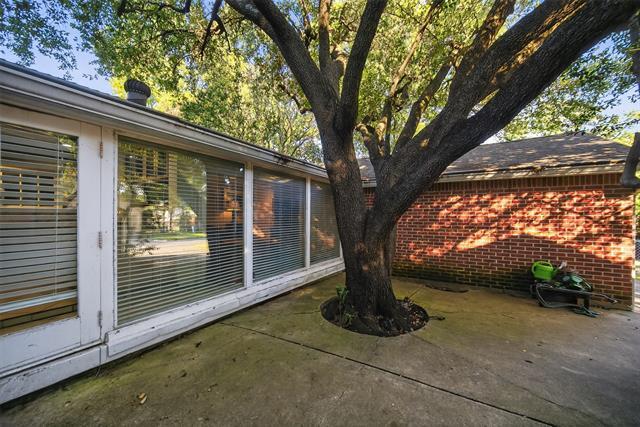 Building Photo - 6815 Kenwood Ave