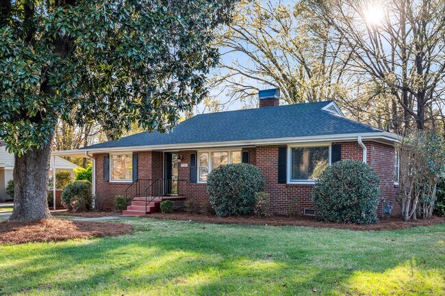 Building Photo - NW - Large Brick Ranch, Updated, Hardwoods, LR, DR, Den, Two Decorative Fire Places, Fenced, Stor...