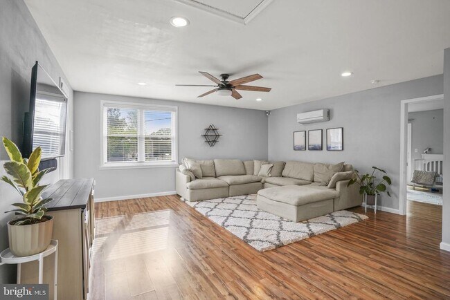 Building Photo - 6032 Melbourne Ave