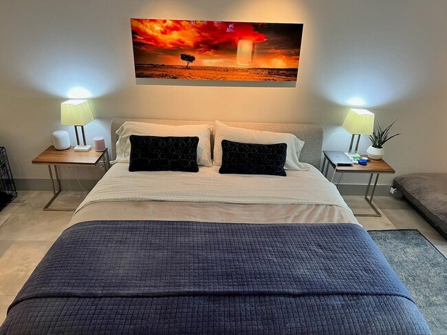 Building Photo - 4021 N Cypress Dr