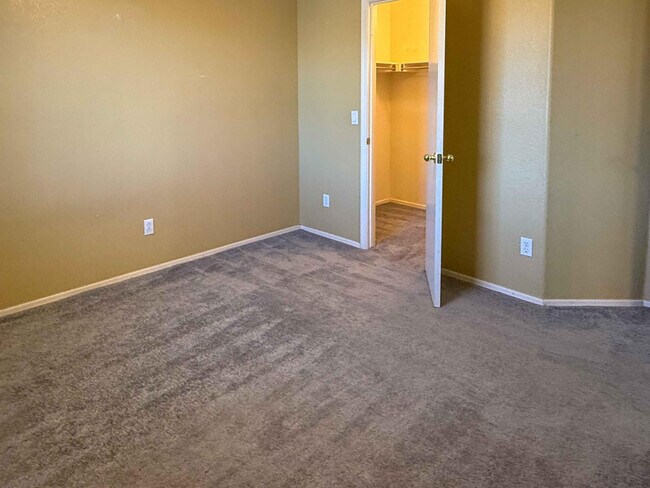 Building Photo - 3103 W Zachary Dr