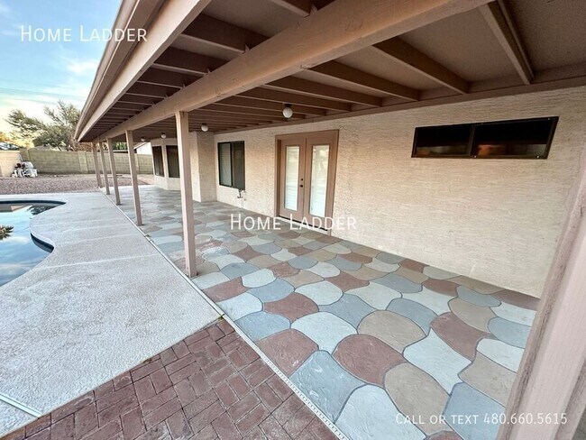 Building Photo - 5437 E Greenway St