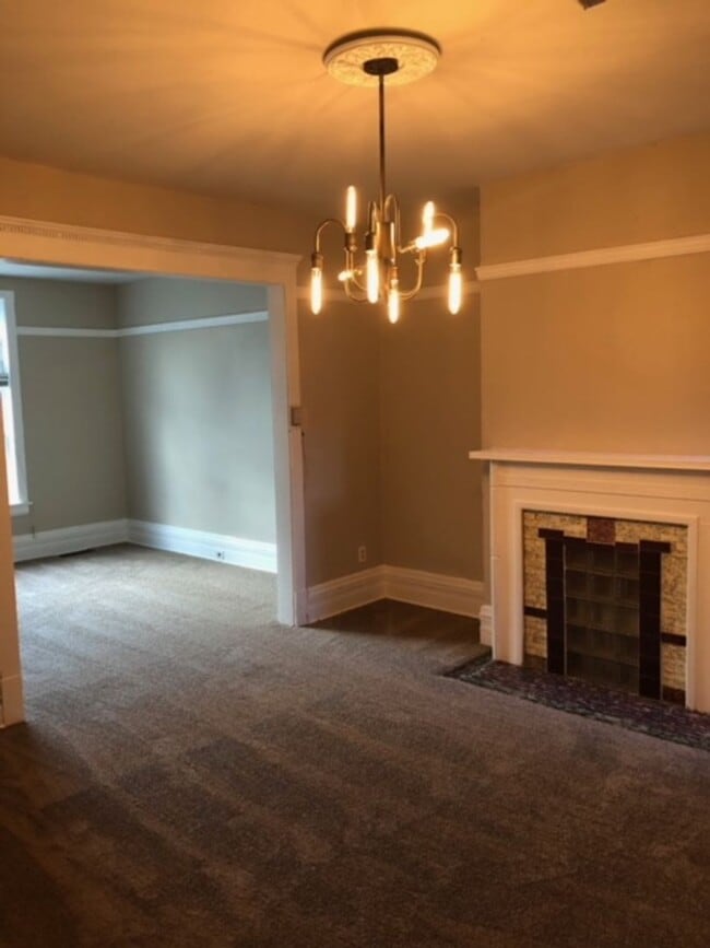 Building Photo - 2 Roommates Wanted!