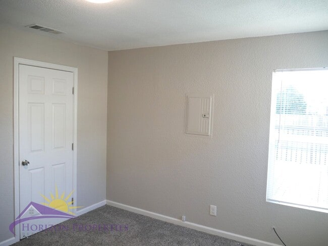 Building Photo - Remodeled 3 Bed 2 Bath 1,473 sqft home in Colonial Heights