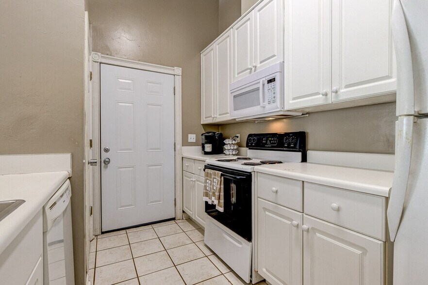 Building Photo - 228 Dixie Dr