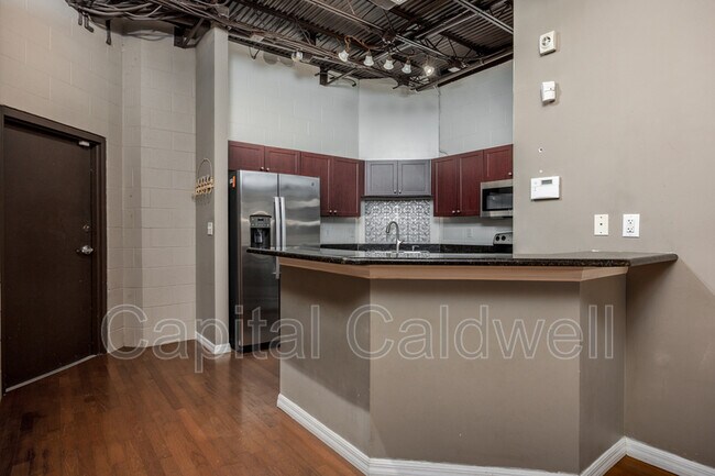 Building Photo - 1615 E fifth Ave