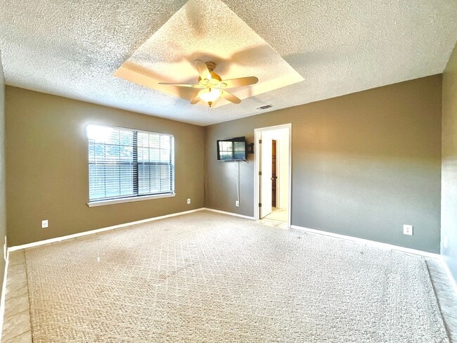 Building Photo - 1328 Kings Row